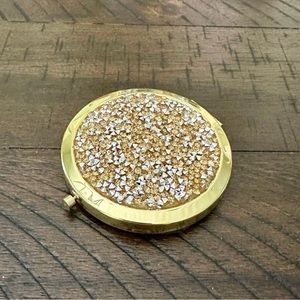 Beautiful compact mirror with double sided magnification!